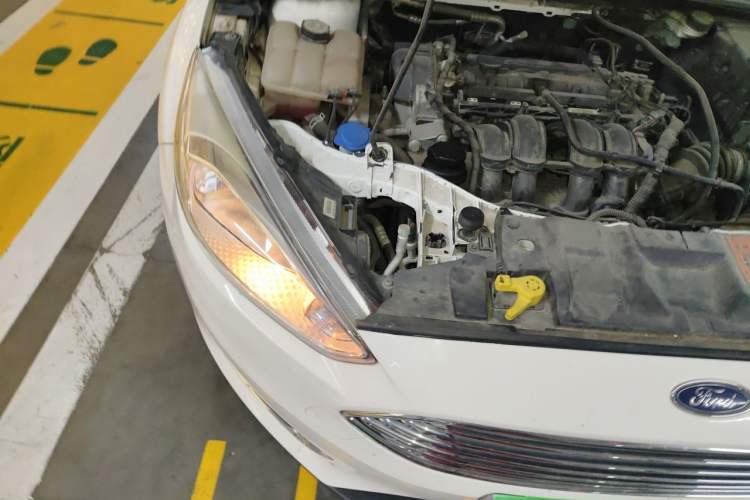 Used Ford Focus 2015 Sedan 1.6L Automatic Trend Model Engine Bay Right