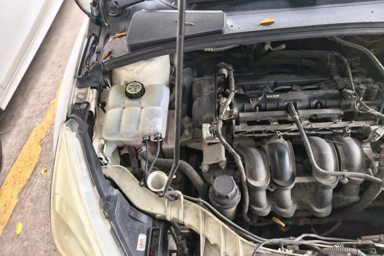 Used Ford Focus 2015 Sedan 1.6L Automatic Comfort Model Engine Bay Right
