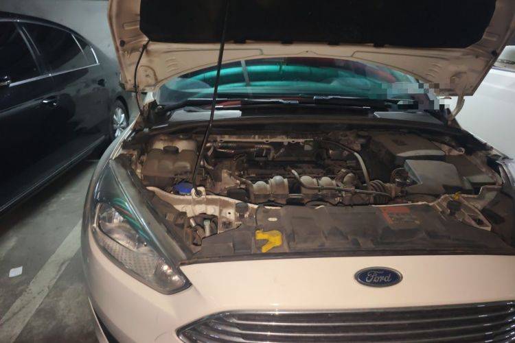 Used Ford Focus 2015 Sedan 1.6L Automatic Comfort Model Engine Bay Right