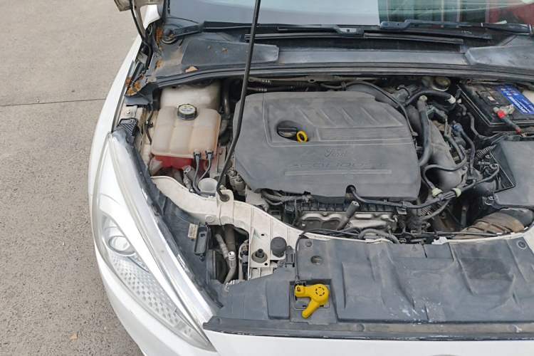 Used Ford Focus 2015 Sedan EcoBoost 180 Automatic Elite Model Engine Bay Right