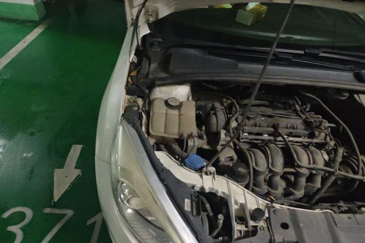 Used Ford Focus 2015 Hatchback 1.6L Automatic Comfort Model Engine Bay Right