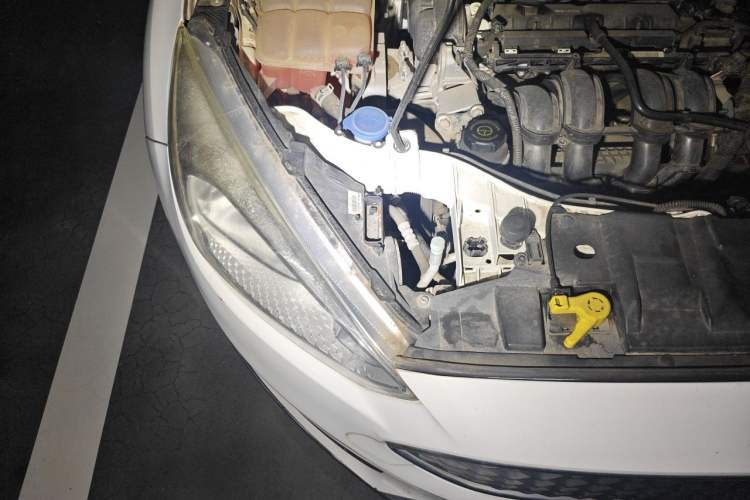 Used Ford Focus 2015 Hatchback 1.6L Automatic Comfort Model Engine Bay Right