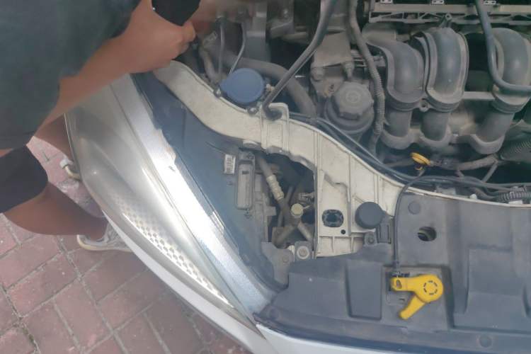 Used Ford Focus 2015 Hatchback 1.6L Automatic Comfort Model Engine Bay Right