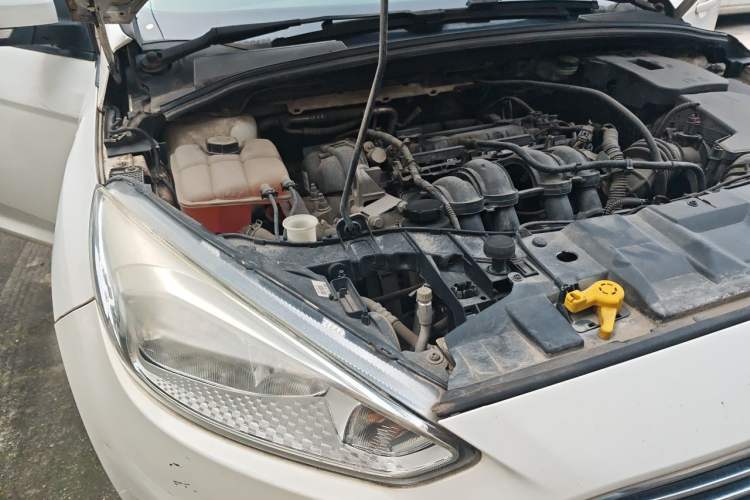 Used Ford Focus 2015 Sedan 1.6L Automatic Trend Model Engine Bay Right