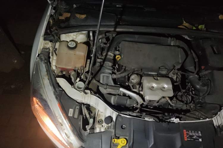 Used Ford Focus 2015 Sedan EcoBoost 125 Automatic Supreme Style Edition Engine Bay Right