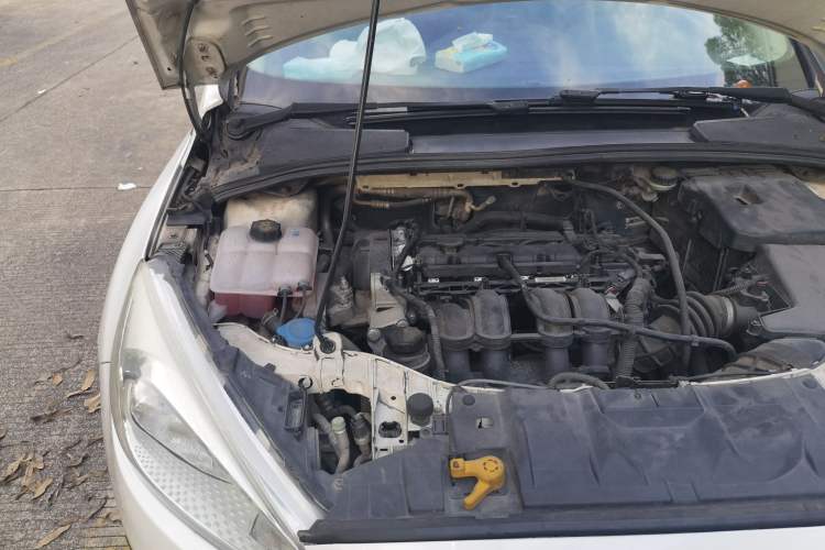Used Ford Focus 2015 Sedan 1.6L Automatic Comfort Model Engine Bay Right