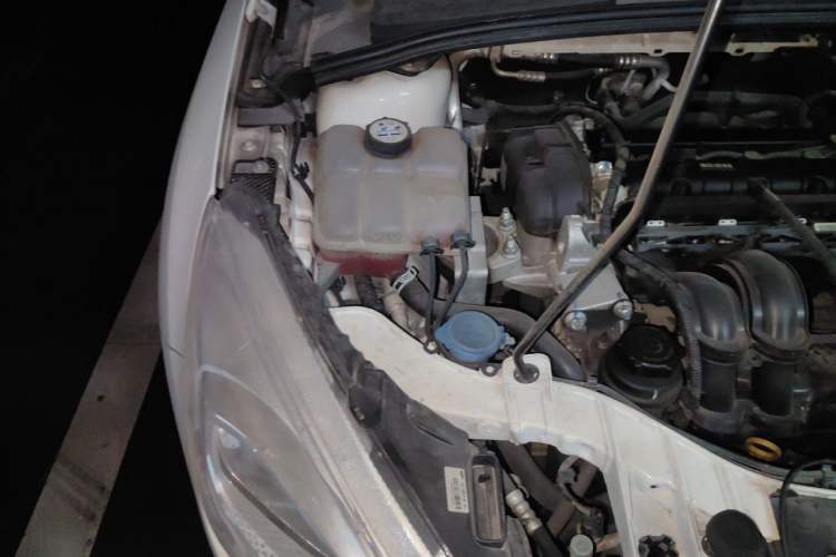 Used Ford Focus 2015 Sedan 1.6L Automatic Comfort Model Engine Bay Right