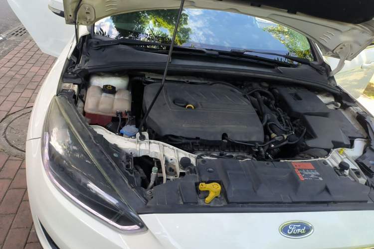 Used Ford Focus 2015 Sedan EcoBoost 180 Automatic Elite Model Engine Bay Right