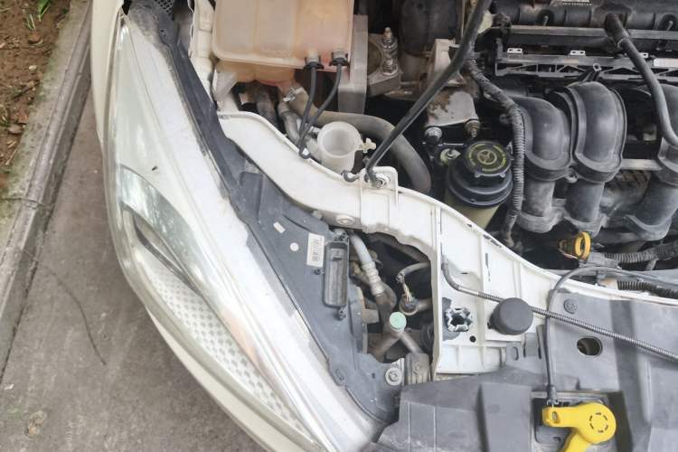 Used Ford Focus 2015 Sedan 1.6L Automatic Trend Model Engine Bay Right