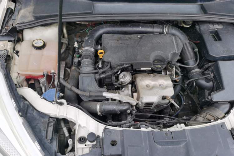 Used Ford Focus 2015 Sedan EcoBoost 125 Automatic Supreme Style Edition Engine Bay Right