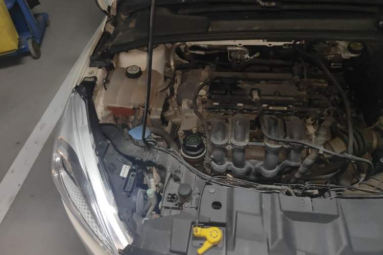 Used Ford Focus 2015 Sedan 1.6L Automatic Comfort Model Engine Bay Right