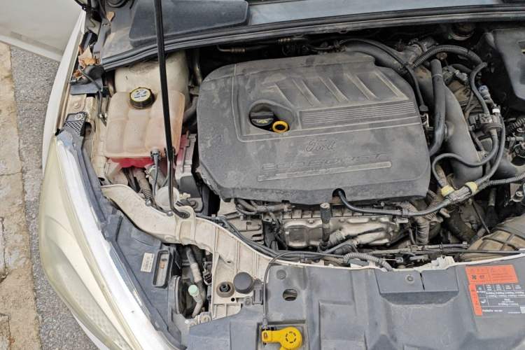 Used Ford Focus 2015 Hatchback EcoBoost 180 Automatic Elite Model Engine Bay Right