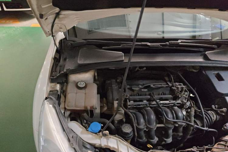 Used Ford Focus 2015 Sedan 1.6L Automatic Comfort Model Engine Bay Right