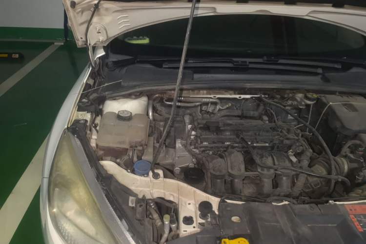 Used Ford Focus 2015 Sedan 1.6L Automatic Comfort Model Engine Bay Right