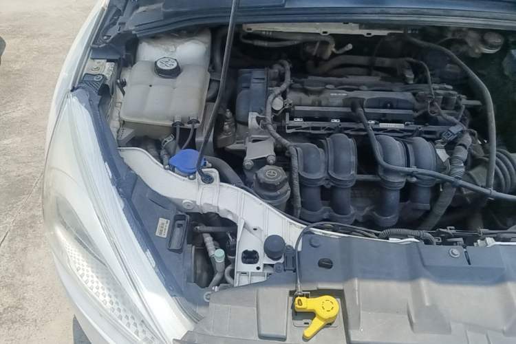 Used Ford Focus 2015 Sedan 1.6L Automatic Comfort Model Engine Bay Right