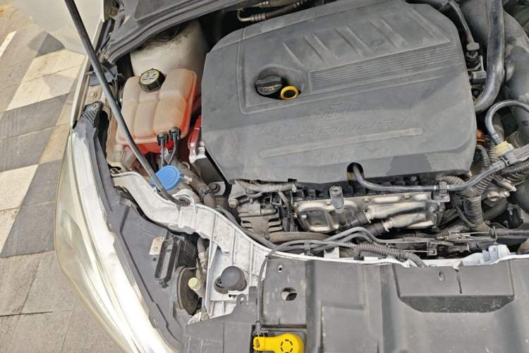 Used Ford Focus 2015 Hatchback EcoBoost 180 Automatic Elite Model Engine Bay Right