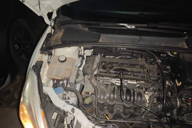 Used Ford Focus 2015 Hatchback 1.6L Automatic Comfort Model Engine Bay Right
