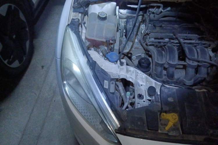 Used Ford Focus 2015 Sedan 1.6L Automatic Comfort Model Engine Bay Right