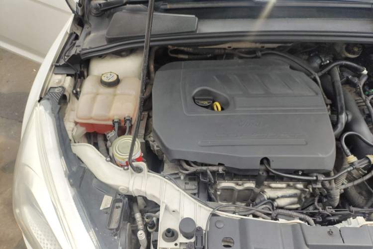 Used Ford Focus 2015 Hatchback EcoBoost 180 Automatic Elite Model Engine Bay Right