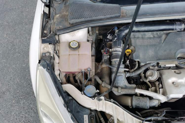 Used Ford Focus 2015 Hatchback EcoBoost 125 Automatic Supreme Style Edition Engine Bay Right