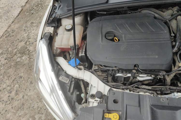 Used Ford Focus 2015 Sedan EcoBoost 180 Automatic Flagship Model Engine Bay Right