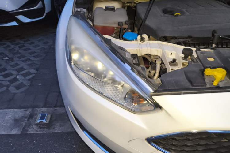 Used Ford Focus 2015 Hatchback EcoBoost 180 Automatic Elite Model Engine Bay Right