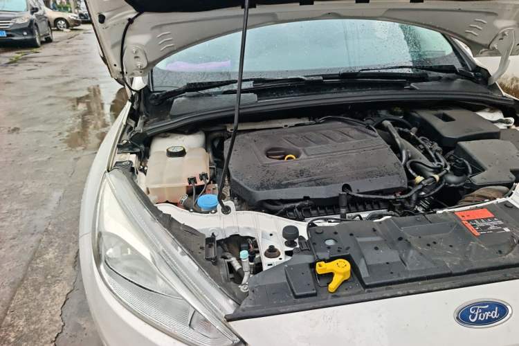Used Ford Focus 2015 Hatchback EcoBoost 180 Automatic Elite Model Engine Bay Right