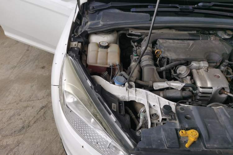 Used Ford Focus 2015 Sedan EcoBoost 125 Manual – Ultra-Style Edition Engine Bay Right