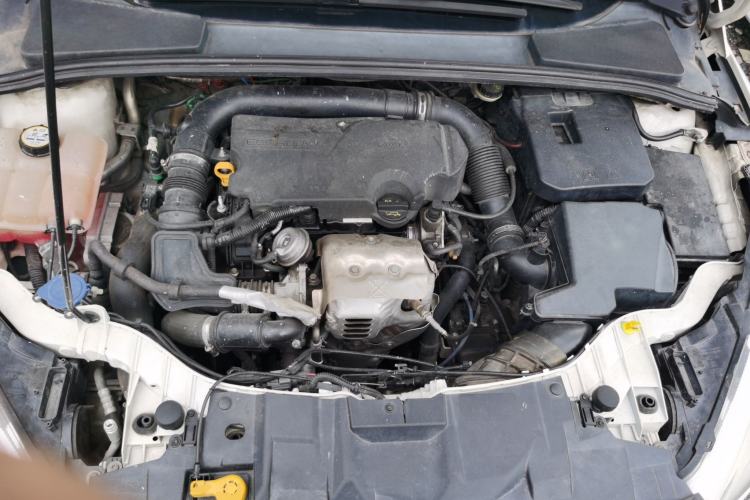Used Ford Focus 2015 Sedan EcoBoost 125 Automatic Supreme Style Edition Engine Bay