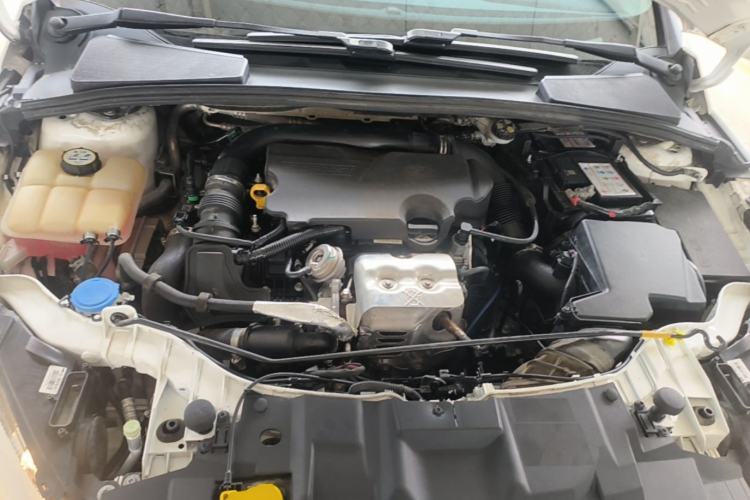 Used Ford Focus 2015 Hatchback EcoBoost 125 Automatic Supreme Style Edition Engine Bay