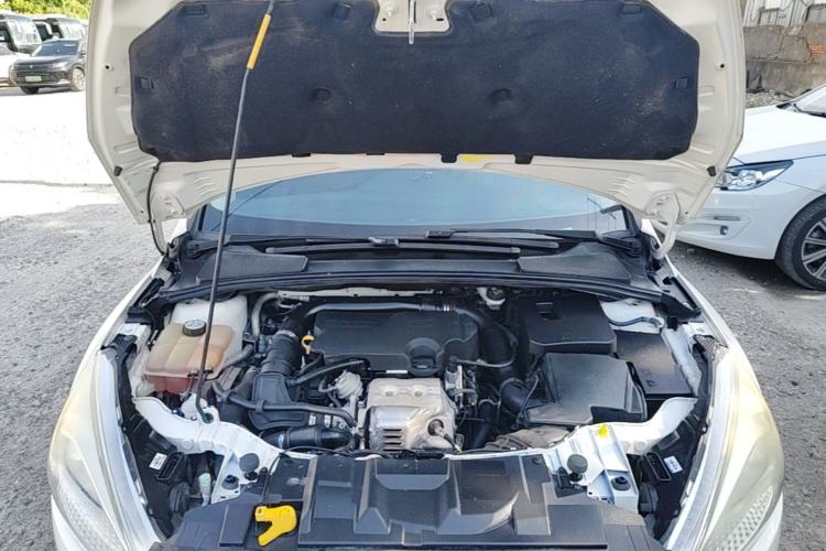 Used Ford Focus 2015 Hatchback EcoBoost 125 Automatic Supreme Style Edition Engine Bay