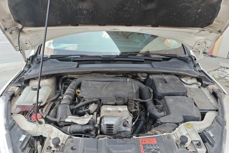 Used Ford Focus 2015 Hatchback EcoBoost 125 Automatic Supreme Style Edition Engine Bay