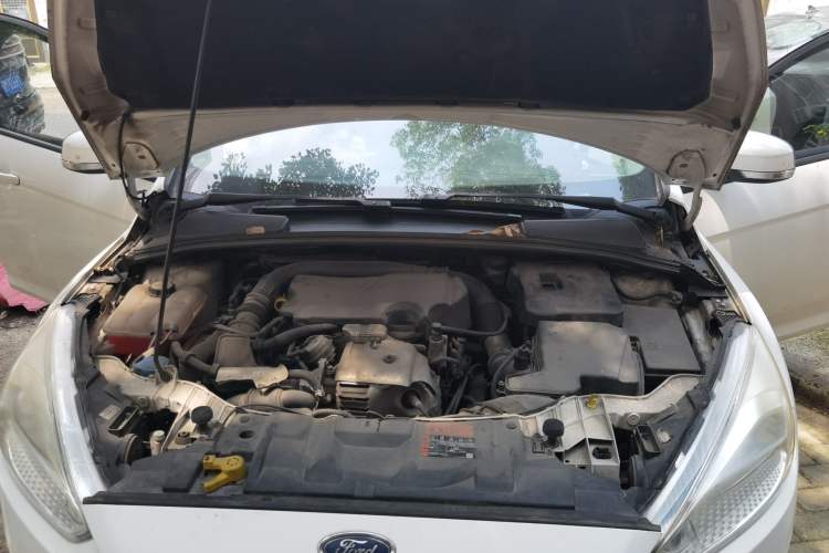 Used Ford Focus 2015 Sedan EcoBoost 125 Manual – Ultra-Style Edition Engine Bay