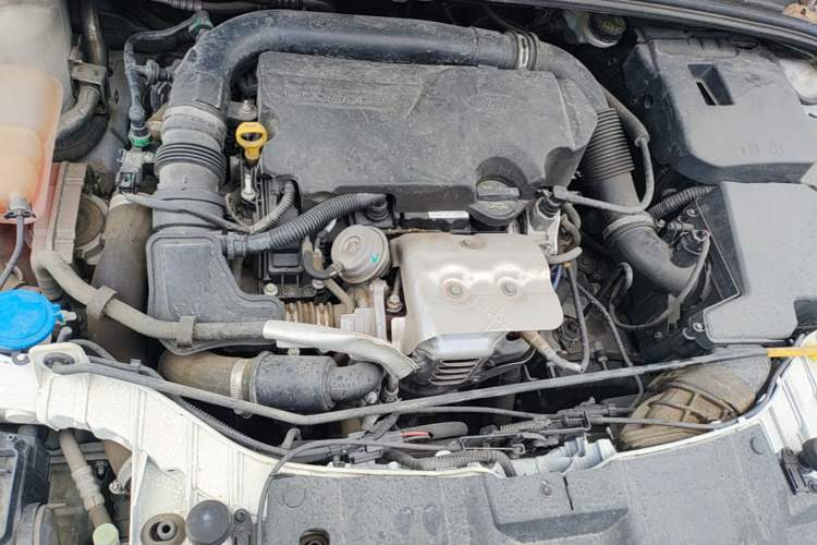 Used Ford Focus 2015 Sedan EcoBoost 125 Automatic Supreme Style Edition Engine Bay