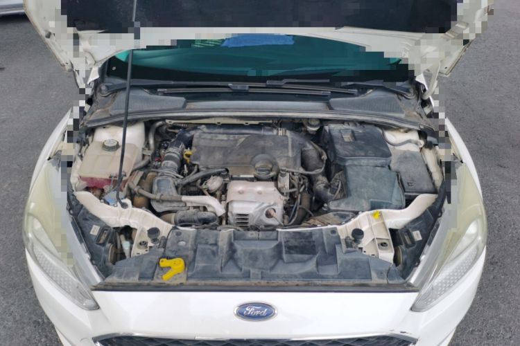 Used Ford Focus 2015 Hatchback EcoBoost 125 Automatic Supreme Style Edition Engine Bay