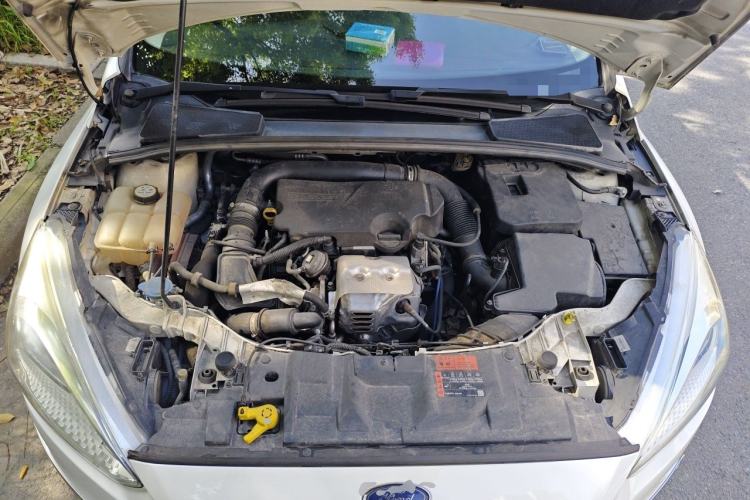Used Ford Focus 2015 Sedan EcoBoost 125 Automatic Supreme Style Edition Engine Bay