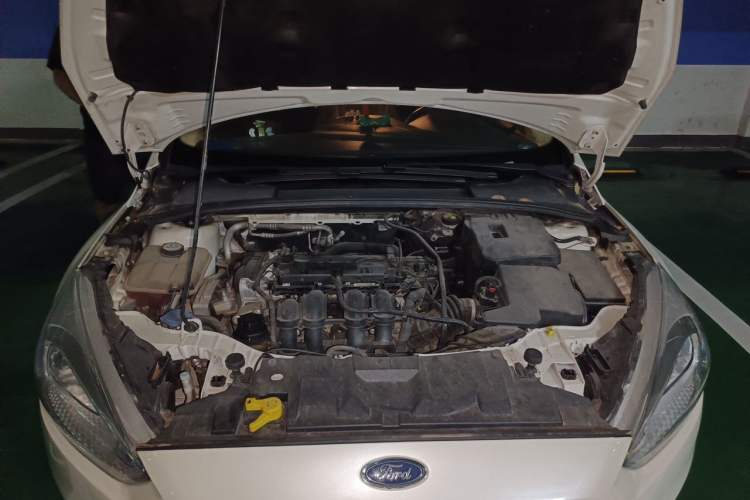 Used Ford Focus 2015 Hatchback 1.6L Automatic Comfort Model Engine Bay