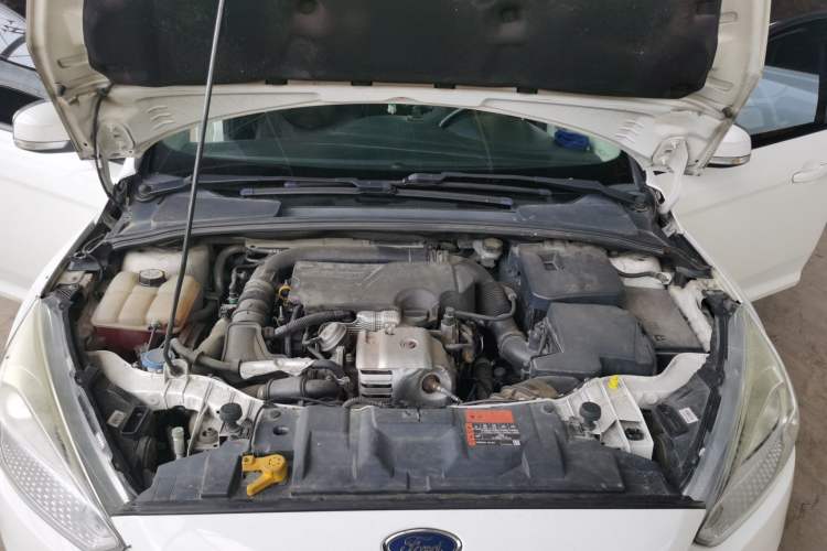 Used Ford Focus 2015 Sedan EcoBoost 125 Manual – Ultra-Style Edition Engine Bay