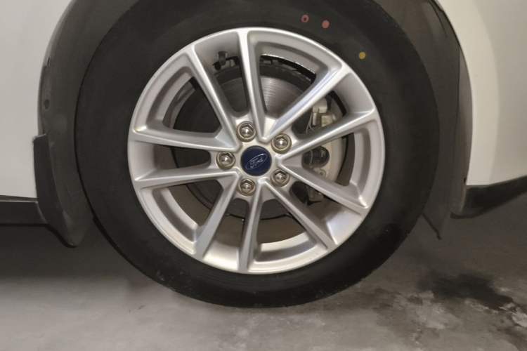 Used Ford Focus 2015 Hatchback EcoBoost 180 Automatic Elite Model Exterior 1