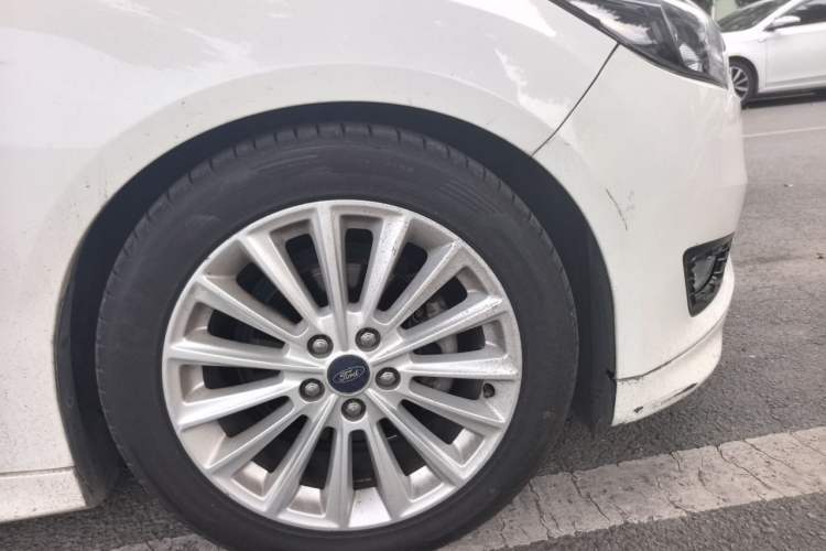 Used Ford Focus 2015 Hatchback EcoBoost 180 Automatic Sport Model Exterior 1