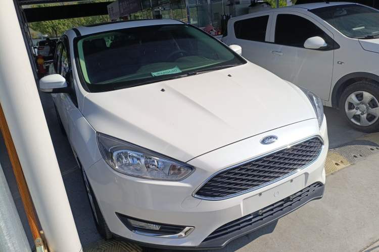 Used Ford Focus 2015 Hatchback 1.6L Automatic Fashion Edition Exterior 1