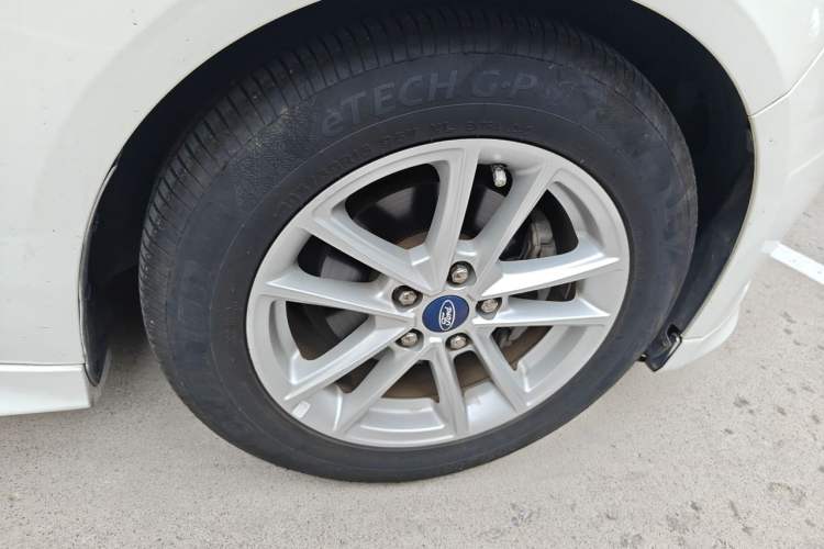 Used Ford Focus 2015 Hatchback EcoBoost 180 Automatic Elite Model Exterior 1