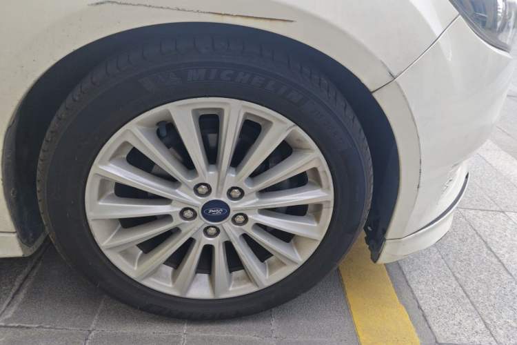 Used Ford Focus 2015 Hatchback EcoBoost 180 Automatic Sport Model Exterior 1