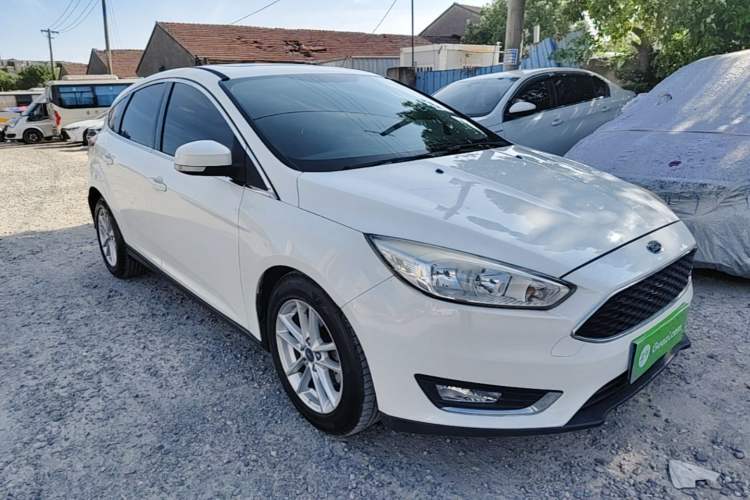 Used Ford Focus 2015 Hatchback EcoBoost 125 Automatic Supreme Style Edition Exterior 1