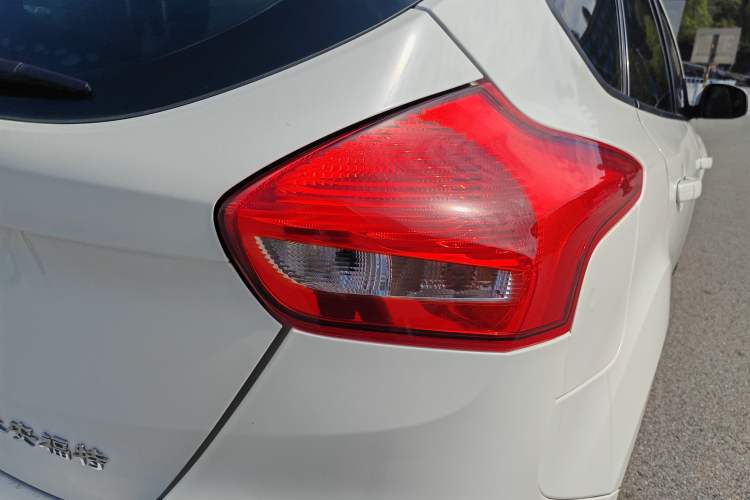 Used Ford Focus 2015 Hatchback 1.6L Automatic Comfort Model Exterior 10