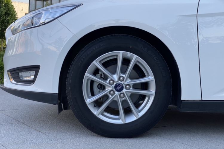 Used Ford Focus 2015 Hatchback 1.6L Manual Fashion Edition Exterior 2