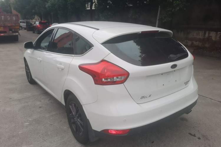 Used Ford Focus 2015 Hatchback EcoBoost 180 Automatic Elite Model Exterior 2