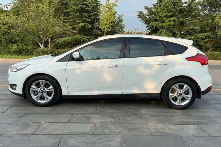 Used Ford Focus 2015 Hatchback 1.6L Automatic Comfort Model Exterior 2
