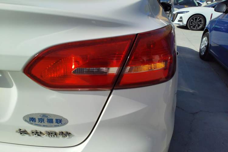 Used Ford Focus 2015 Sedan 1.6L Automatic Trend Model Exterior 2