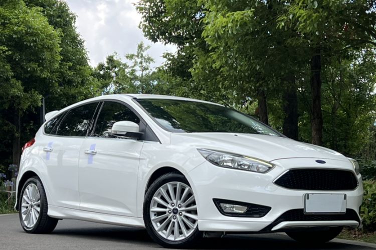 Used Ford Focus 2015 Hatchback EcoBoost 180 Automatic Sport Model Exterior 2